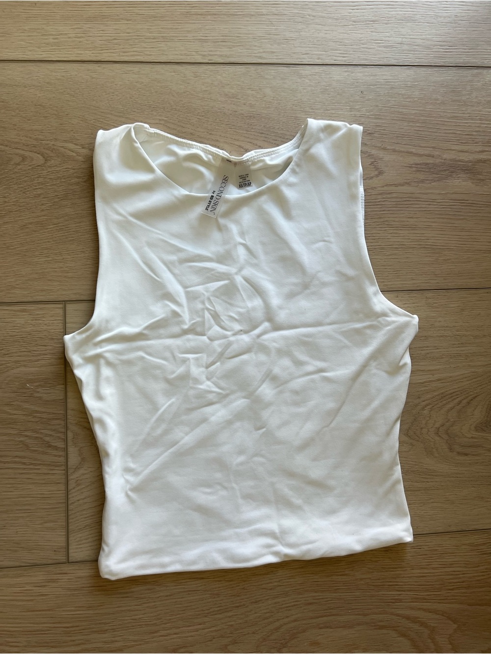 Simons RD Style -White Sleeveless Scoop Neck Tank Top